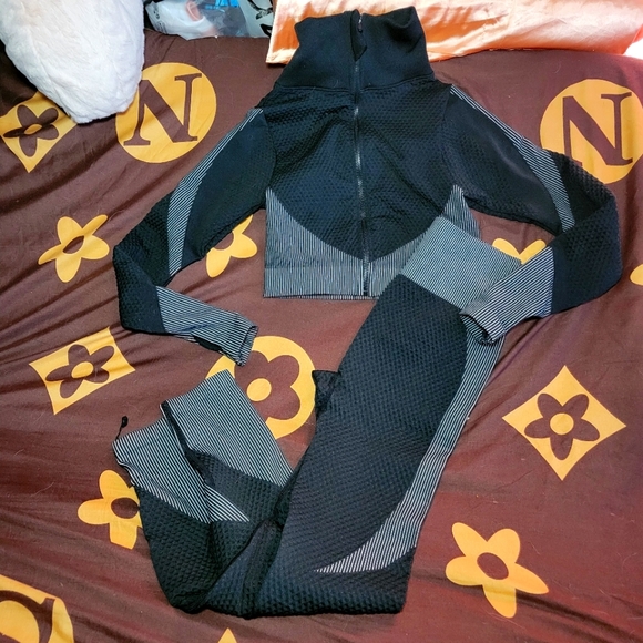 WORK OUT SET - Picture 4 of 8